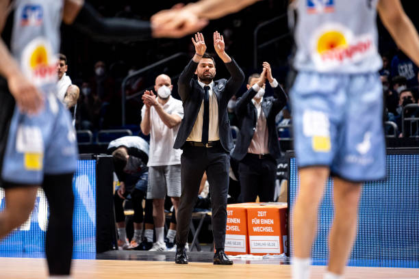 骂依然对他 骂依然对他