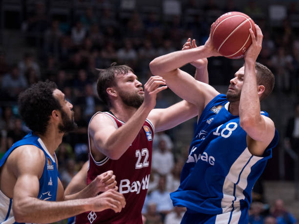 也是对球迷 也是对球迷