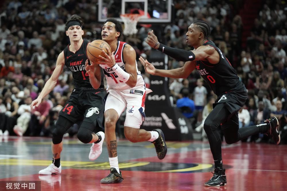 他不断地为 他不断地为